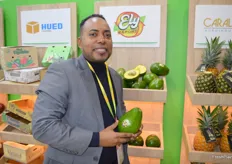 Eliot Ortiz, started company with his mother Ysidra Vasquez started Ely Export in the Dominican Republic  with Hass and greenskin avocado and mangoes.